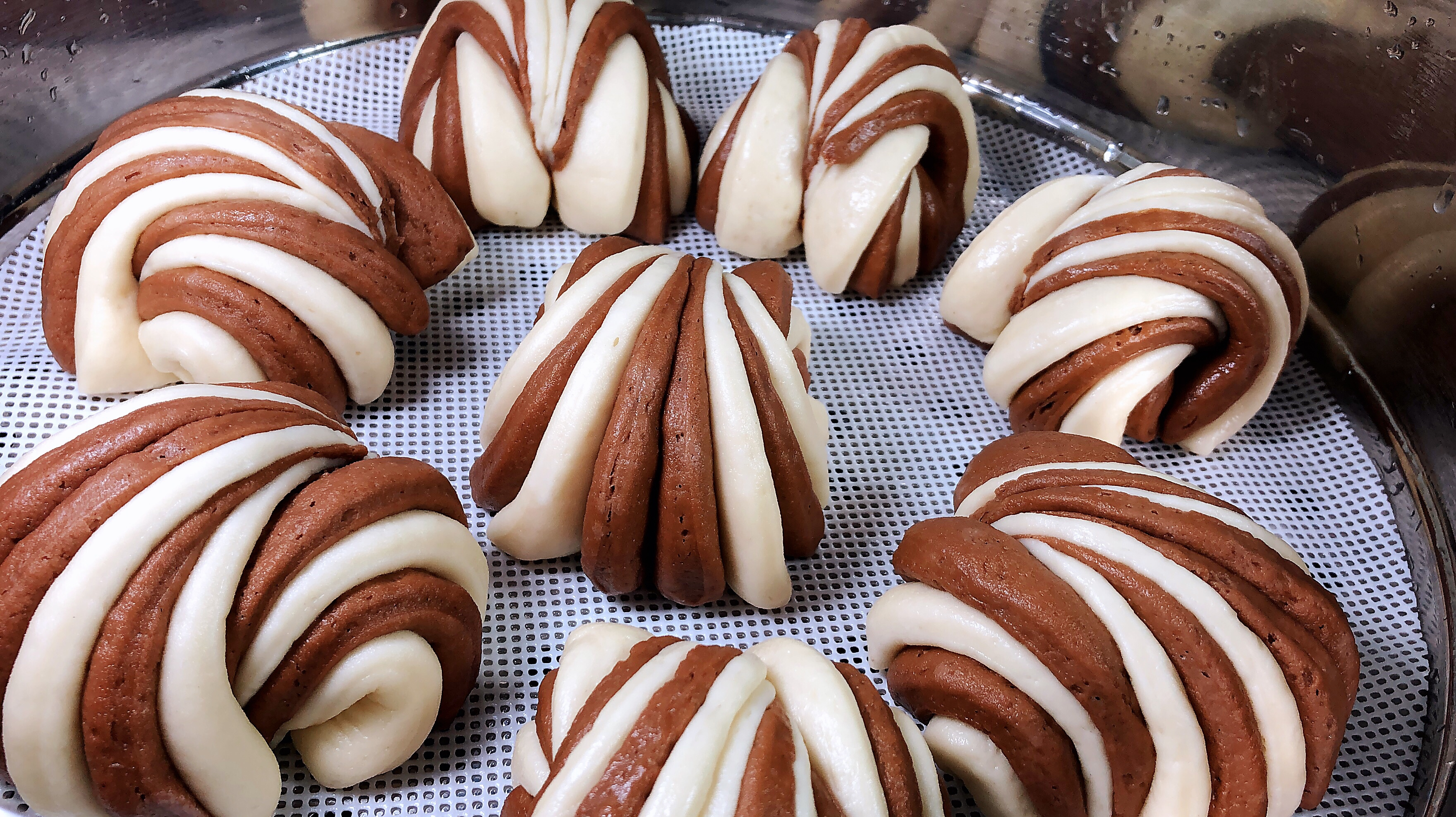 面粉这样做比馒头好吃比花卷简单,简单一压外面买不到,太好吃啦