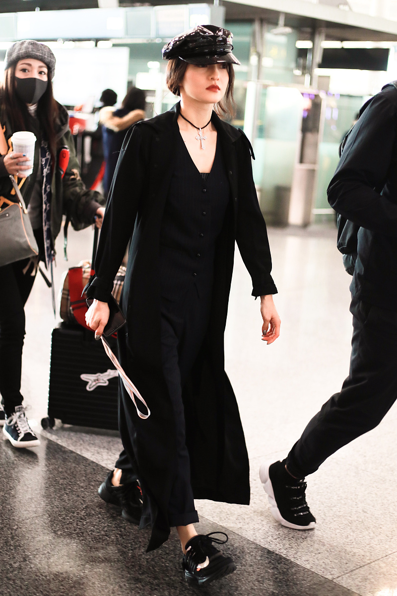 牛仔裙可以配乐福鞋吗 黑色乐福鞋配牛仔裙好看吗