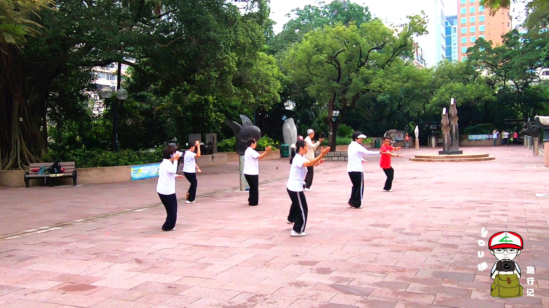 [图]实拍香港早晨的公园,看看市民都喜欢什么方式的晨练?