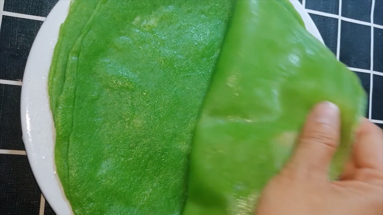 做春卷皮薄如纸的秘诀,掌握好这几个点,一次可以烙10张
