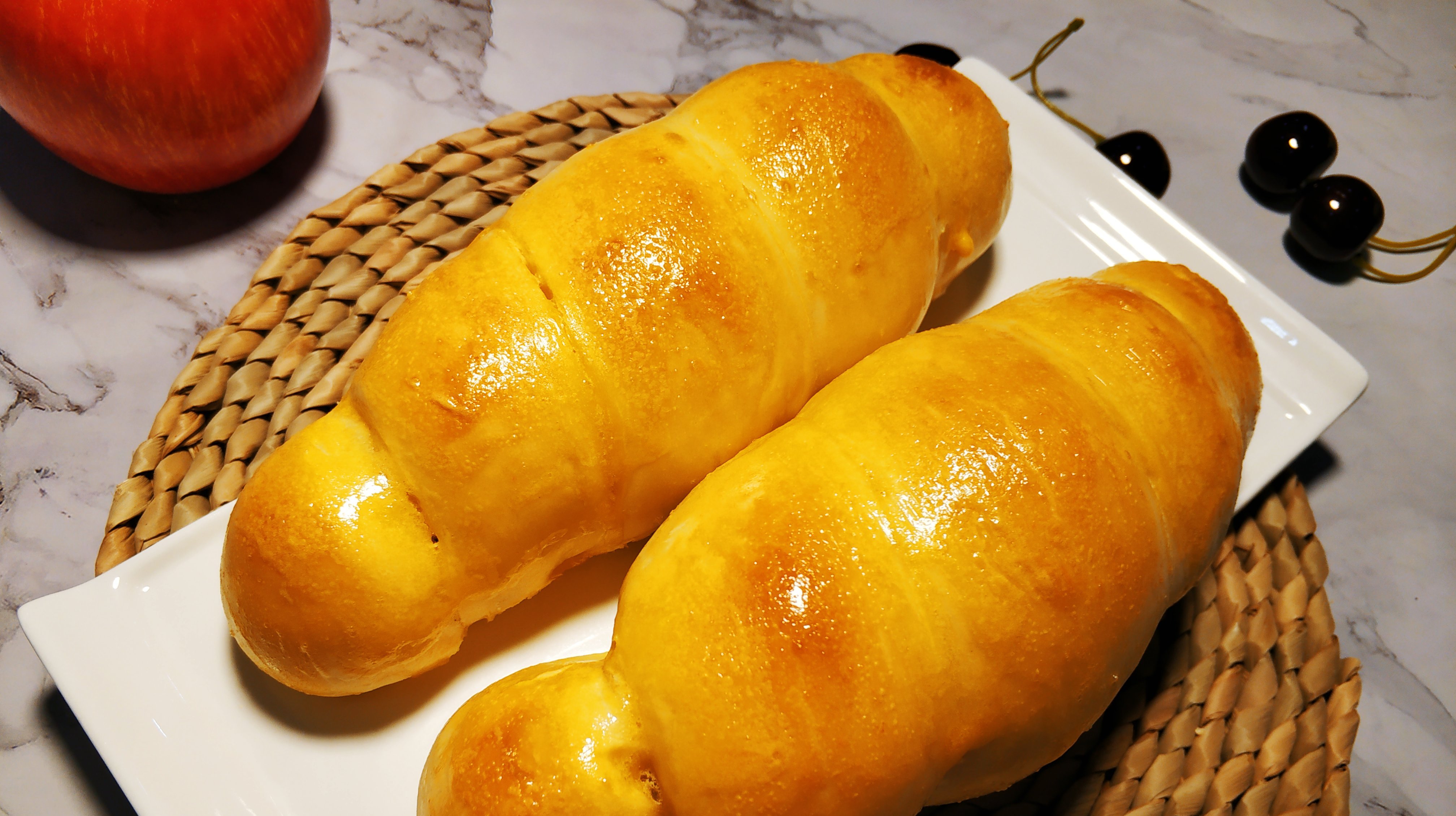 面包新做法,配上一根火腿肠,超级完美,有面包有肉肉,营养均衡