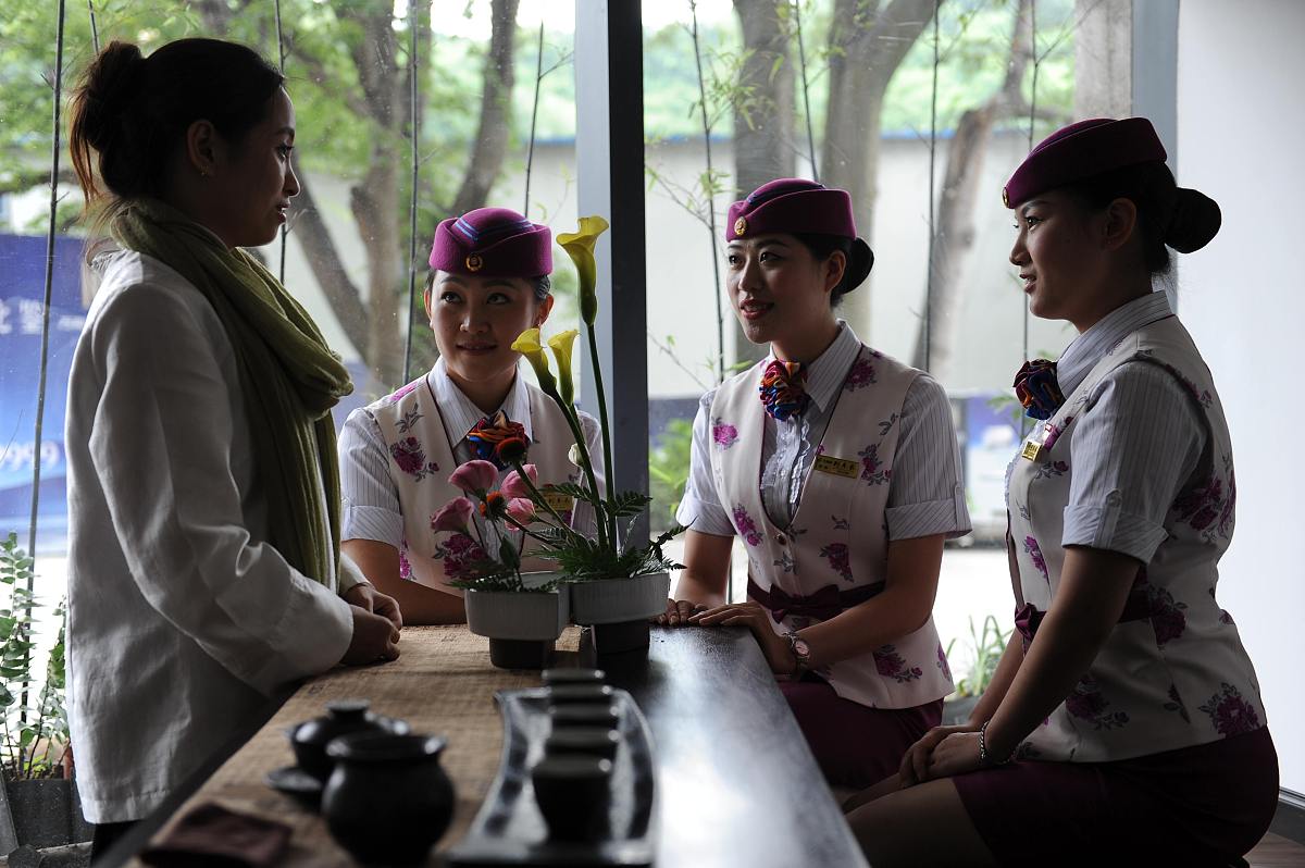 成都铁路学校3+2乘务专业毕业分配工作吗？就业情况分析