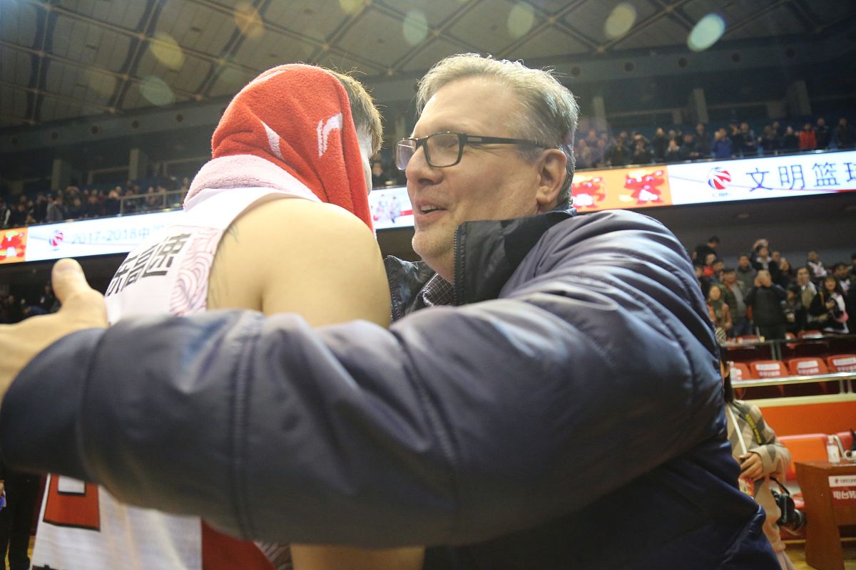 高中生的日常聊天：'重返未来' 游戏话题