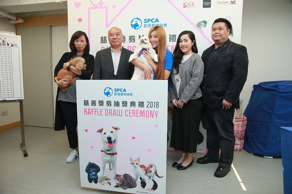 当前我县开展了万泰益馨公益行HPV疫苗捐赠活动服务于我县200名9～14周岁困境女童。现在需要安排8个学生朗诵请注明8个同学的朗诵内容写一篇预防宫颈癌巾帼在行动倡议书