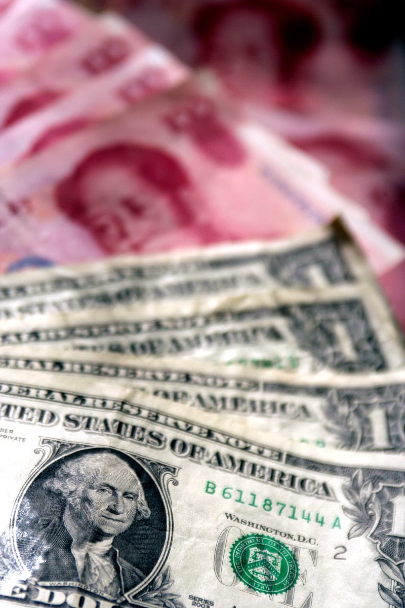 2000 元人民币对比 3000 美元：哪个更大？