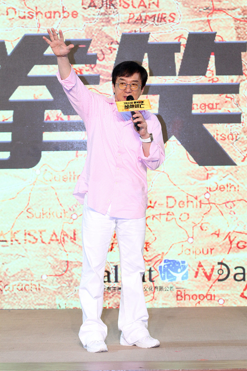 2016年05月22日,北京,明星参加《绝地逃亡》发布会.***_***成龙携元彪