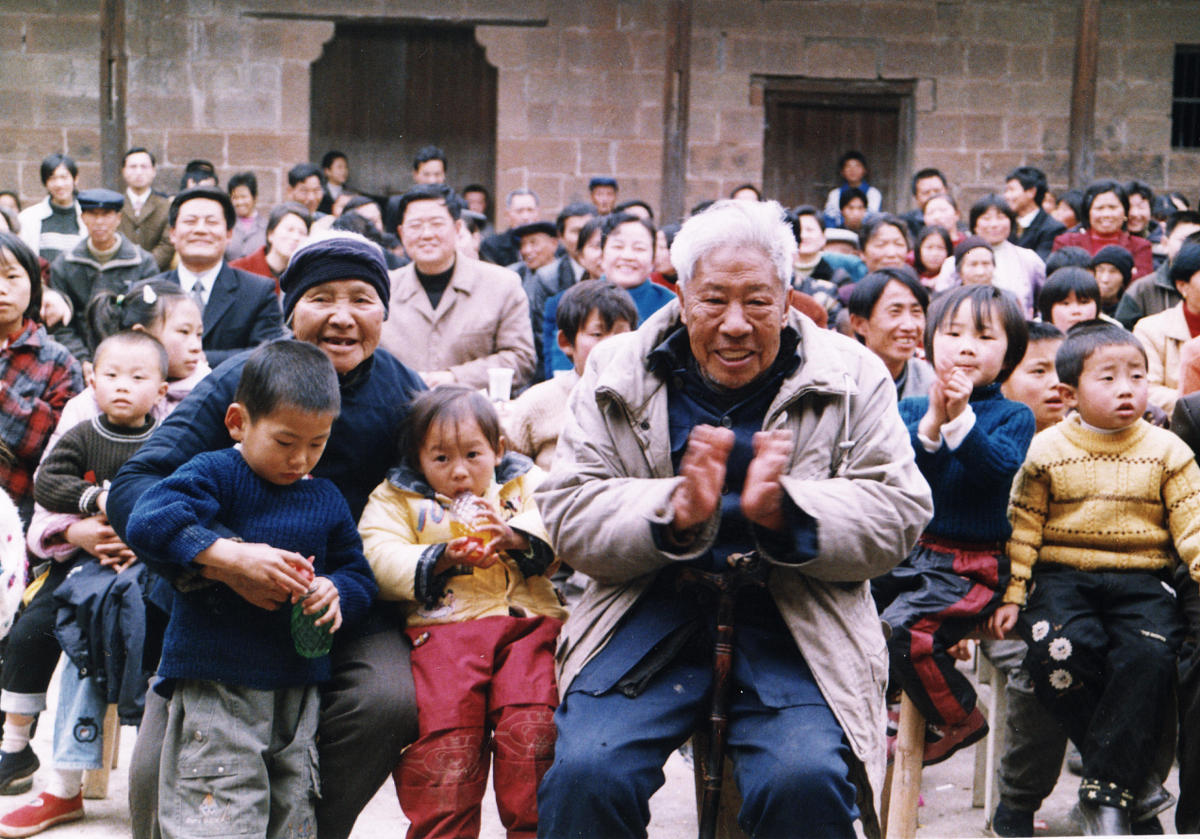 《摆脱贫困》中的第八集视频做扫把的奶奶这些内容联想到了什么
