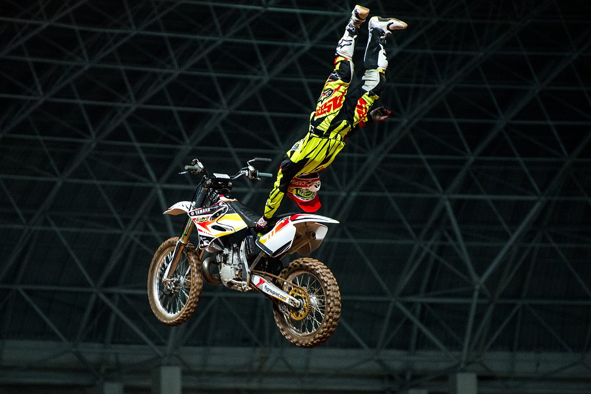 极限摩托手游-狂飙竞速，体验真实驾驶乐趣！