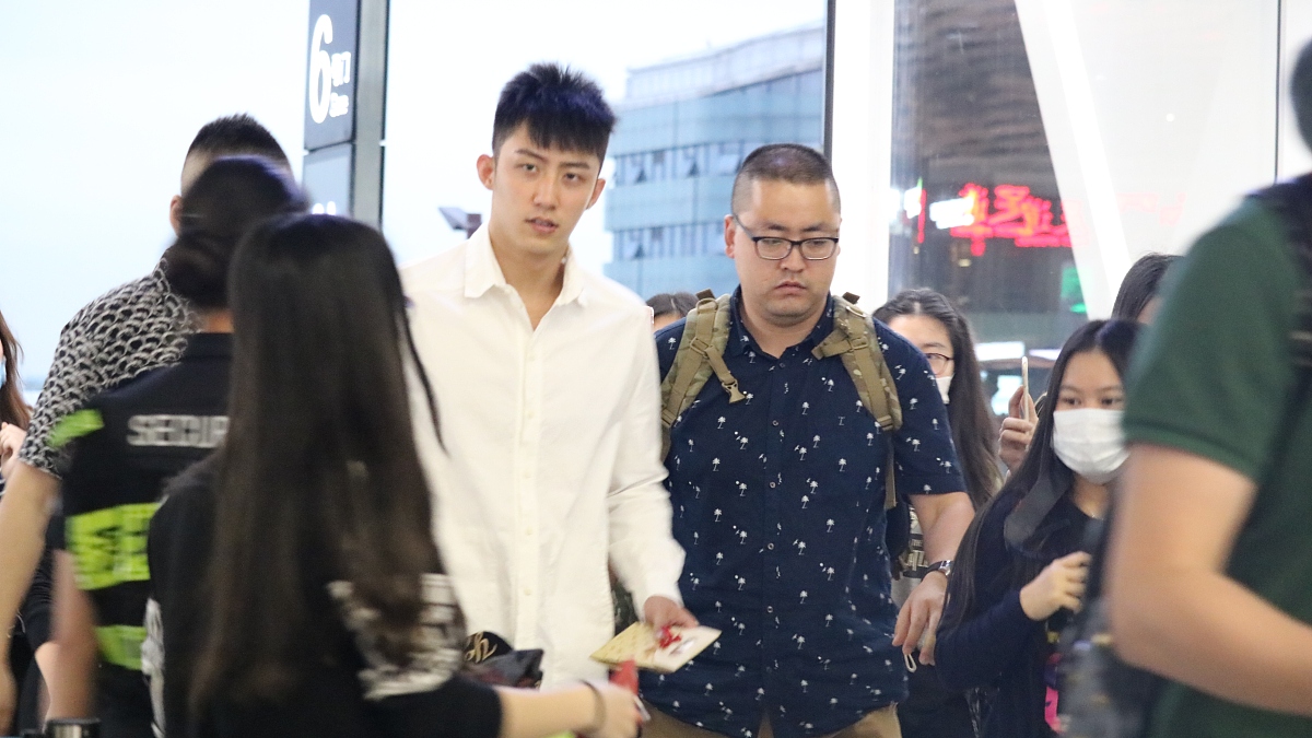 金瀚调侃曹雨臣: 你喜欢脚臭的体育生？