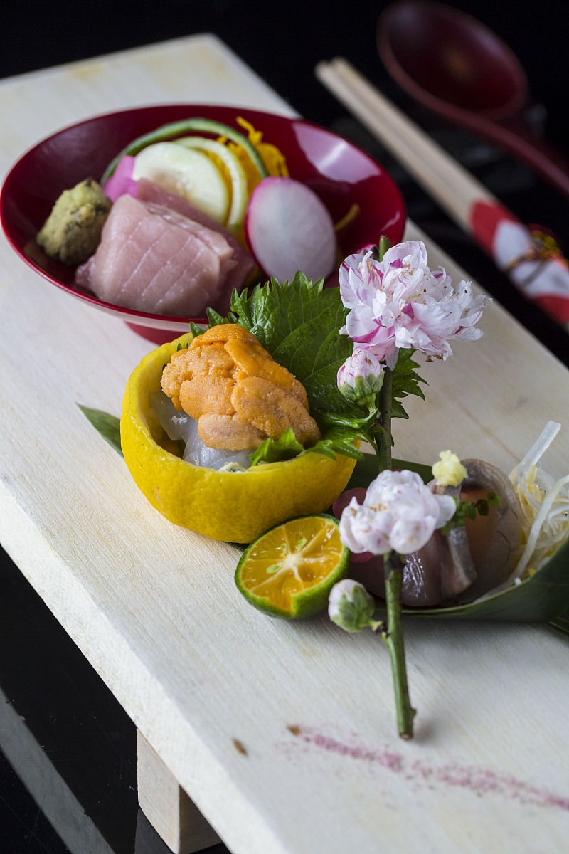 ***_***日本料理要求色自然,味鲜美,形多样,器精良,食材呼应季节,是用