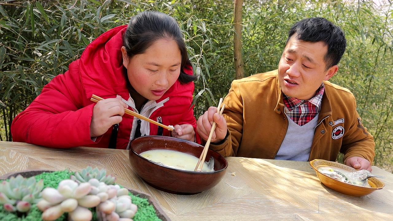 [图]胖妹2夫妻厨艺大比拼！一道鲫鱼汤各有千秋，谁厨艺更胜一筹？