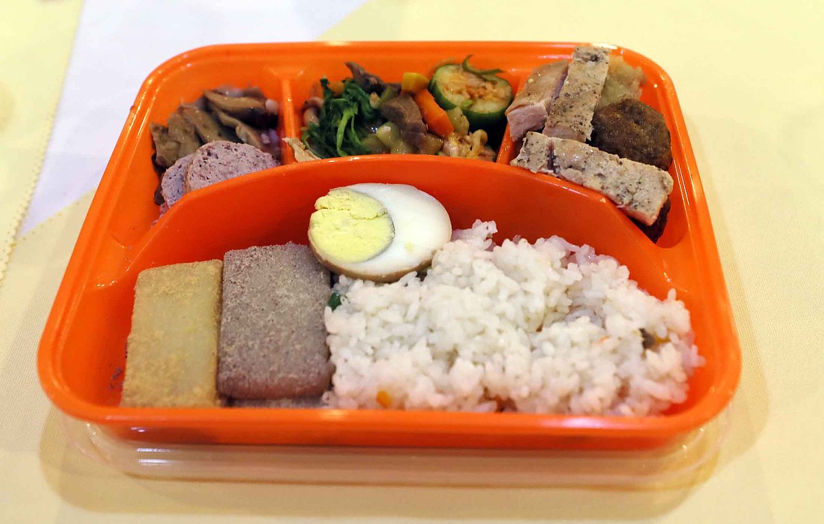 以《三年级时最严重的三次拉肚子》为题写一篇记叙文。详写第一次轮状病毒感染拉肚子上体育课拉肚子来不及去厕所。第二、三次分别由于细菌感染过期牛奶