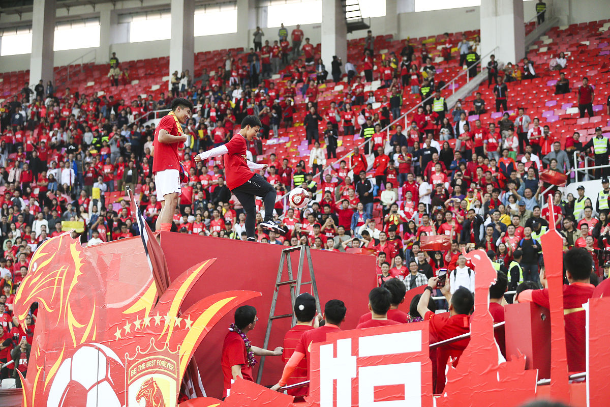 2019年12月1日,广东广州,2019中超第30轮,恒大淘宝3-0申花,赛后恒大众