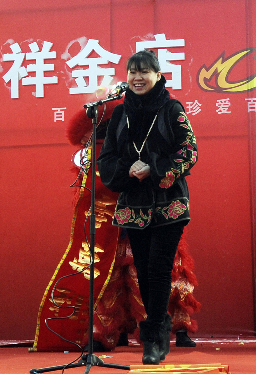 2011年1月15日,辽宁辽阳,小沈阳在繁华的西关商业街内投资百万的东祥