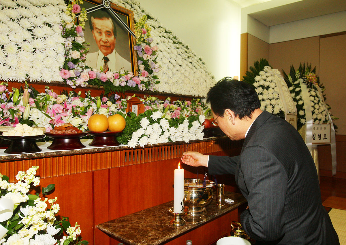 2010年2月24日讯,韩国,韩国著名搞笑艺人裴三龙在23日凌晨2点去世,众