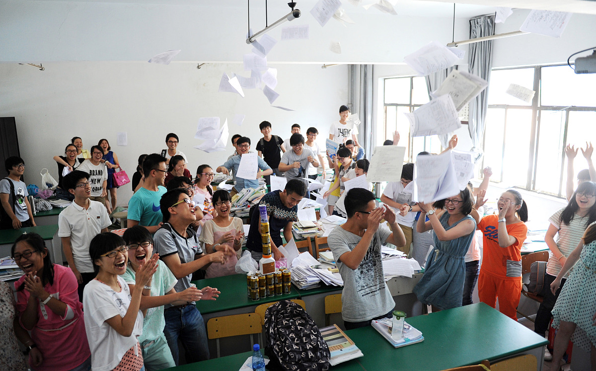 优秀班主任工作总结：学生、家长、教学、班级管理全方位提升