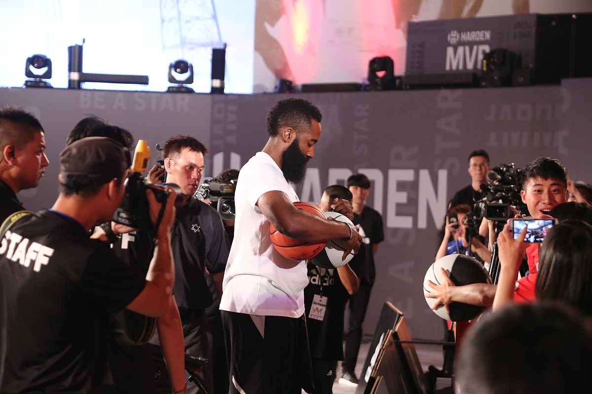 最想和nba球星阿隆戈登在粉丝见面会上怎样互动