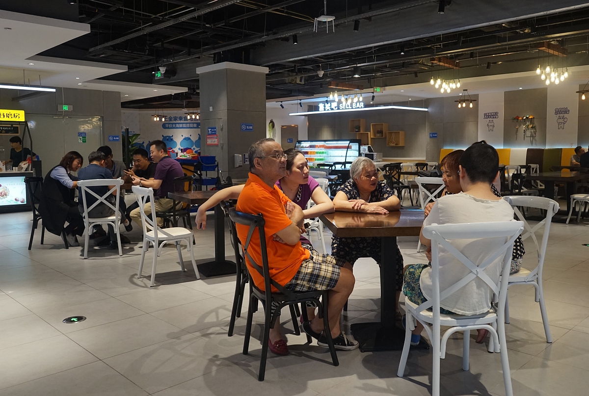 第1章 绪论	1第2章 相关理论基础	221 生鲜农产品冷链物流概述	222 配送中心概述	223 配送中心选址的常用方法	2231 德尔菲法	2232 层次分析法	3第3章 生鲜产品冷链物流配送中心选址模型的构建	431 配送中心的选址程序	432 生鲜农产品需求量预测	4第4章 湖南盒马鲜生产品冷链物流配送中心选址研究	641 湖南盒马鲜生的概况	6411 湖南盒马鲜生简介	6412 湖南盒马