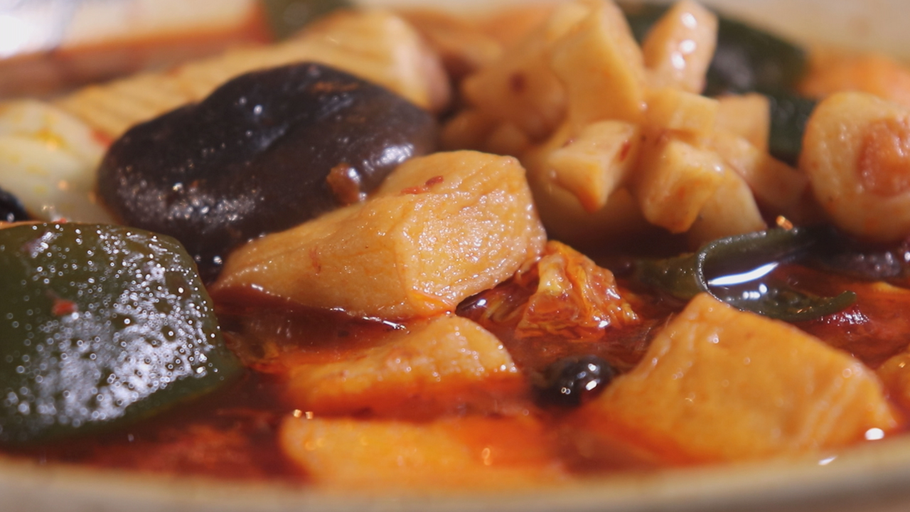 在家自制麻辣烫,味道一点不输饭店 冬天吃这个正合适超辣超过瘾