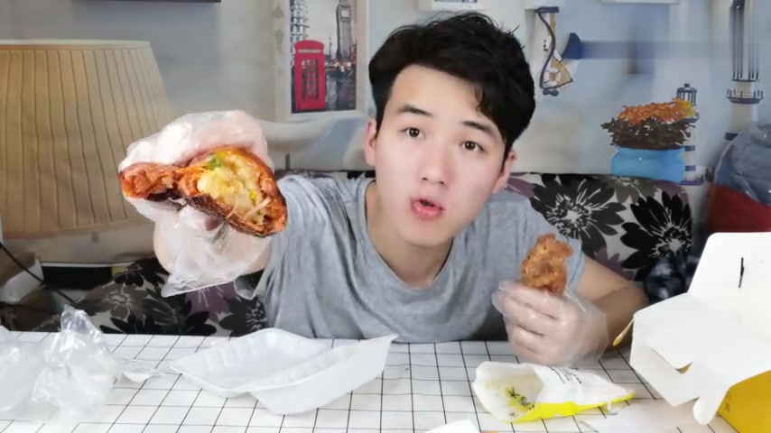 都是鸡翅包饭,厚妮粥和叫了只鸡价格相差那么大,反而更不好吃