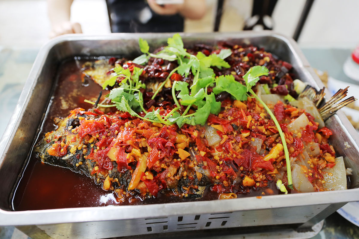 万州烤鱼：重庆美食背后的文化传承与民族风情