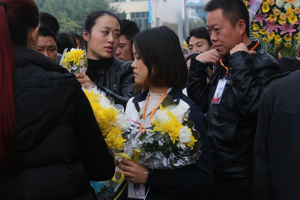 如何安慰逝者家属：真诚的话语和支持