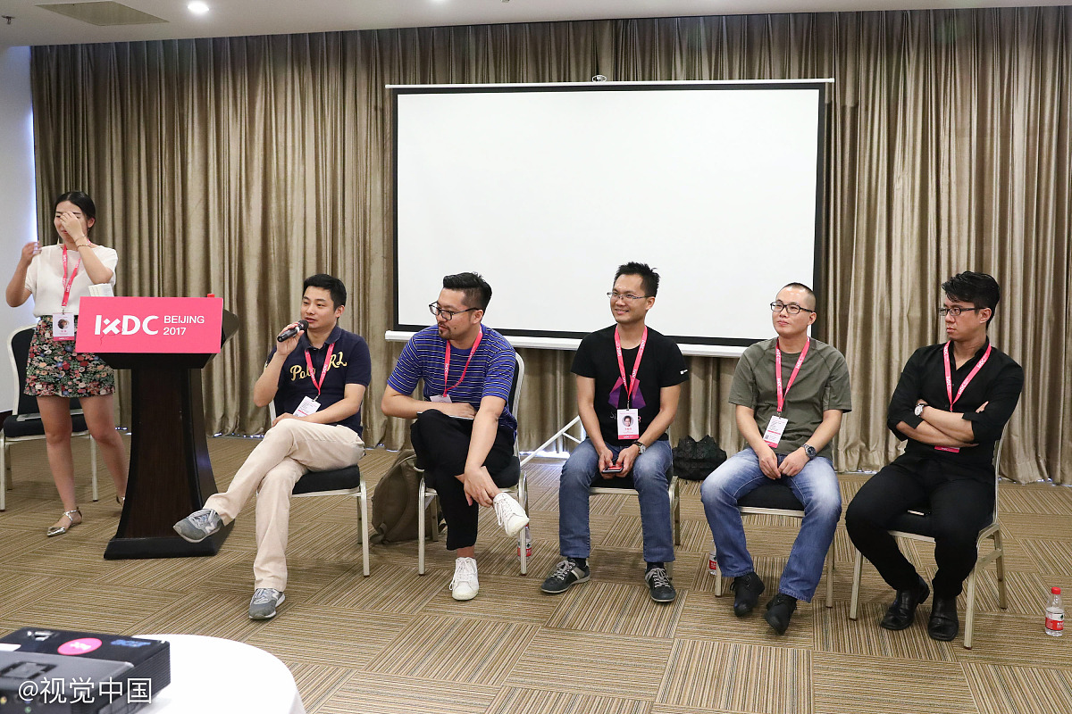 最后由刘克青主任向新来的辅导员们介绍河北新龙科技集团股份有限公司的由来和辅导员工作的经验以及工作内容。