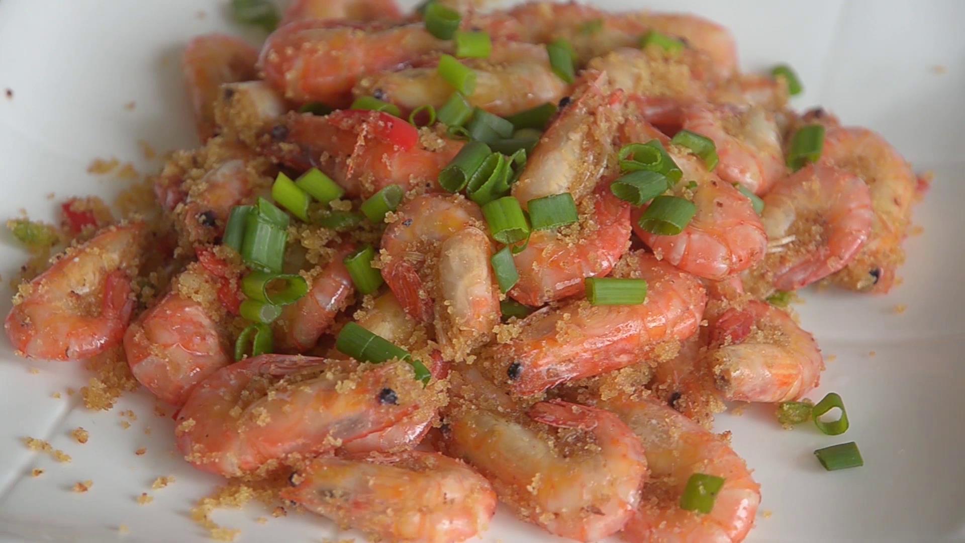 年夜饭少不了大虾,这种家常炒虾做法味道鲜美,先收藏留着过年用