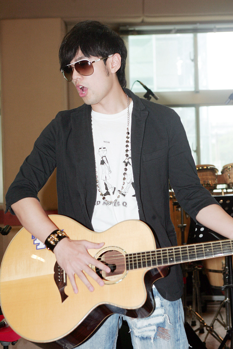 周杰伦演唱会黄牛票炒到15万？20条评论呼吁抵制！