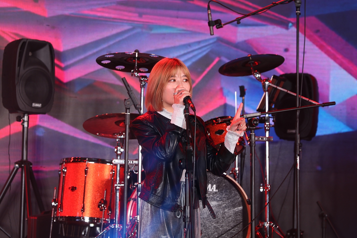 生活不易，民谣歌曲唱出人生真谛