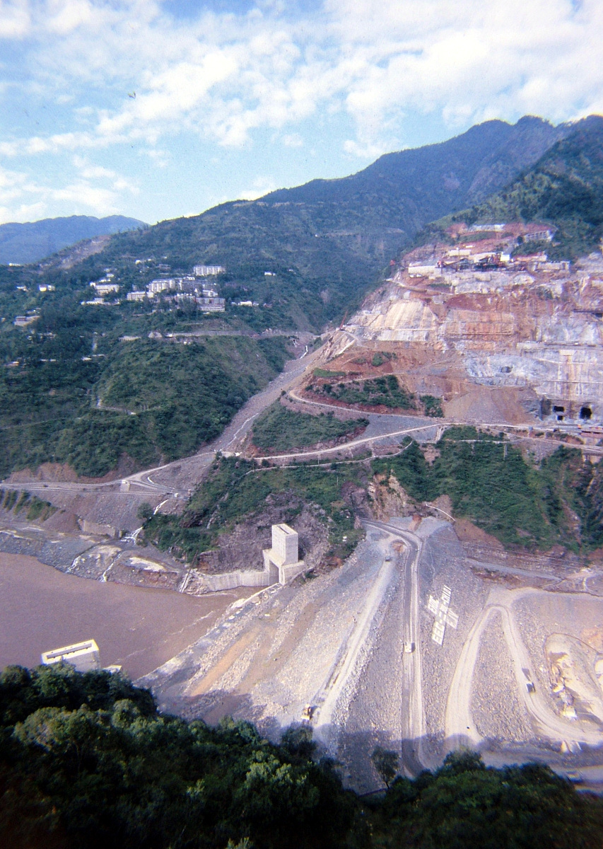 关于四川成都市三级资质还能买吗水利水电字数