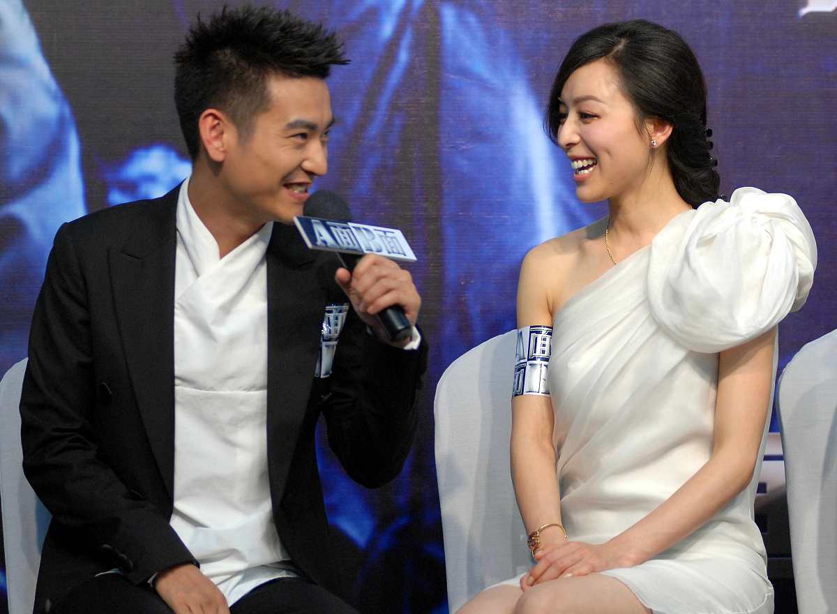 2010年4月27日,杭州,电影《a面b面》举行演员见面会.***_***+++_+++a