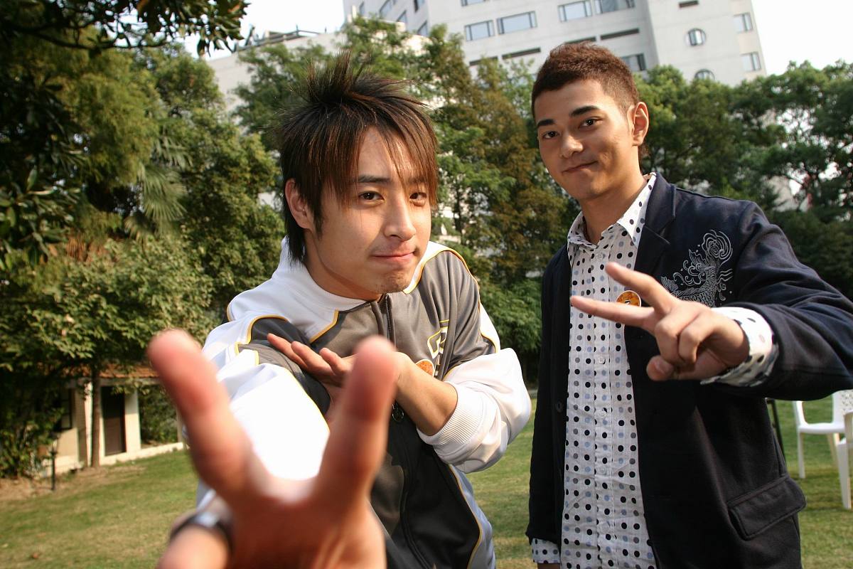 2004年10月14日,亚洲第一音乐频道channel [v]当家主持李晨,以及"人气