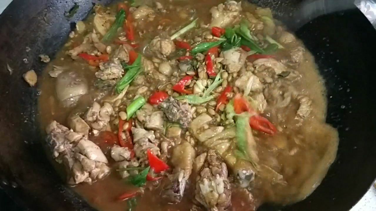 黄豆炖鸡,我最喜欢吃的家常菜。味道一流。