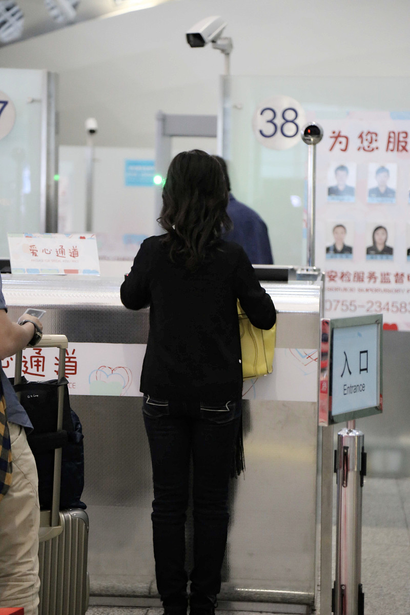深圳机场电瓶车服务是否外包？