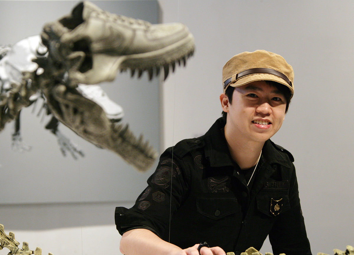 2010年6月9日,上海,"纯真年代"艺术展开幕活动.艺术家kea+++_+++艺术