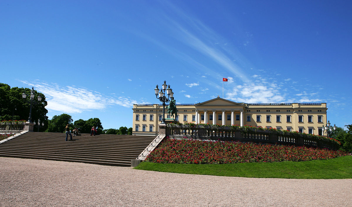 KREMLIN AND PRESIDENTIAL PALACE HAVE BEEN CORDONED OFF 。翻译