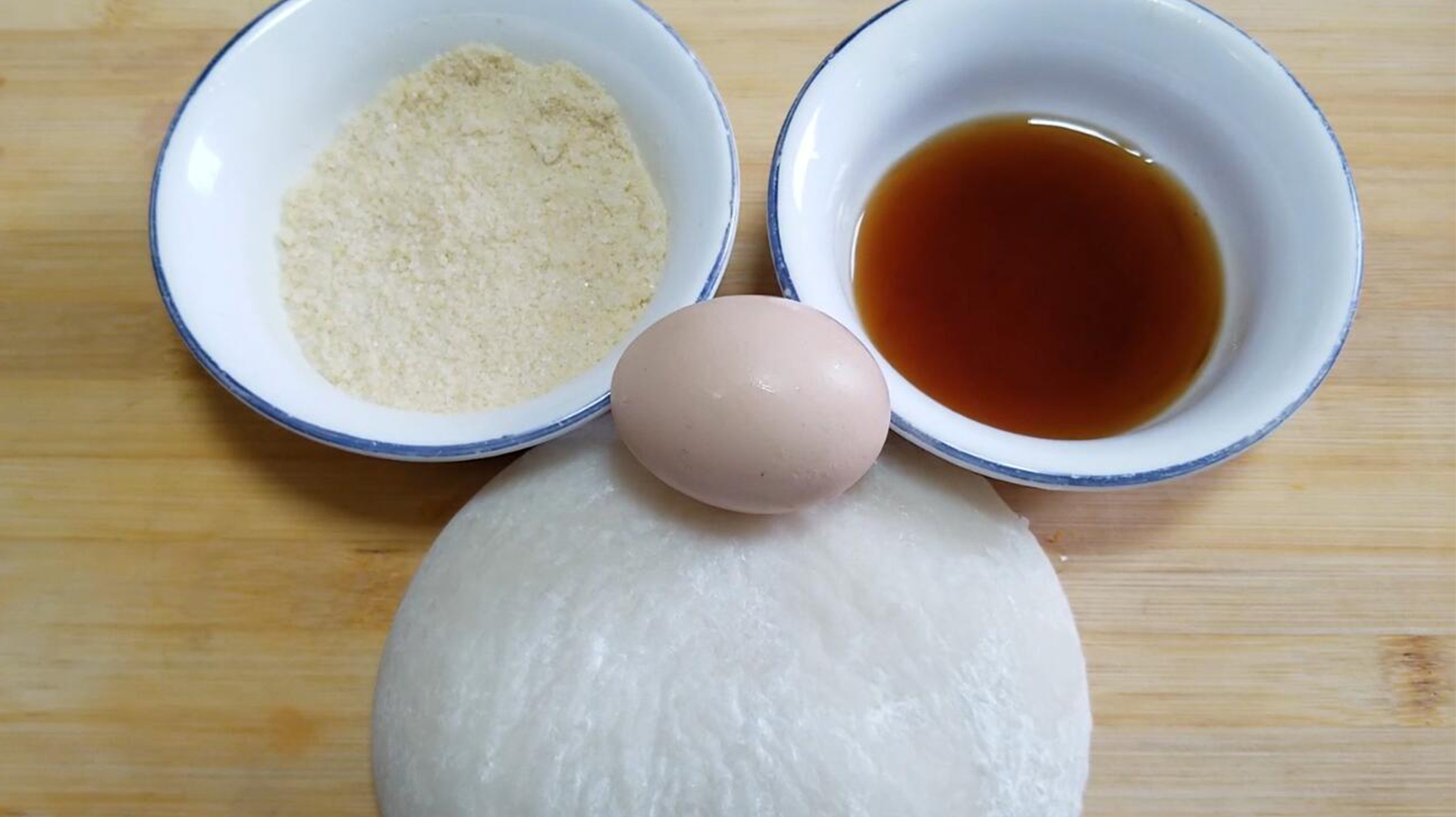 糍粑裹上鸡蛋下油锅炸,好吃又解馋,比吃肉还要香