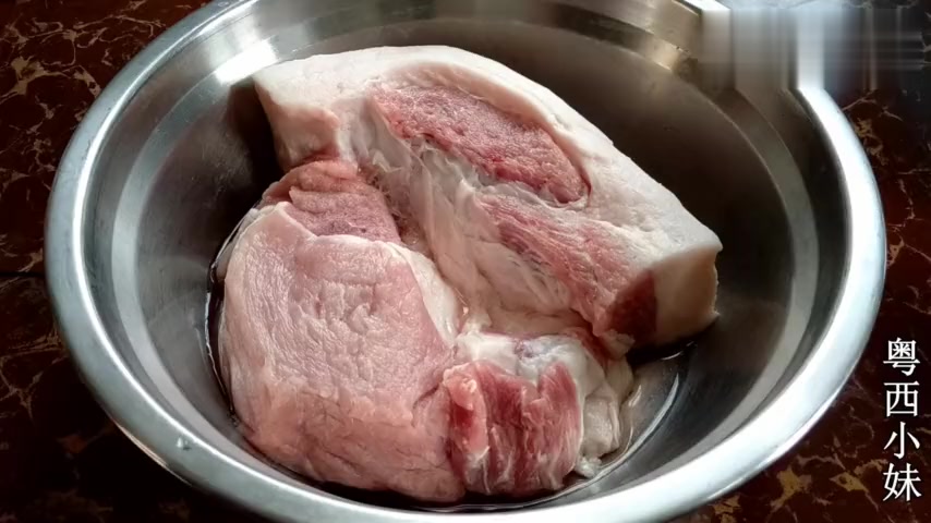 这才是家庭版的蜜汁叉烧肉,不用一滴水,做法简单又好吃,太香了