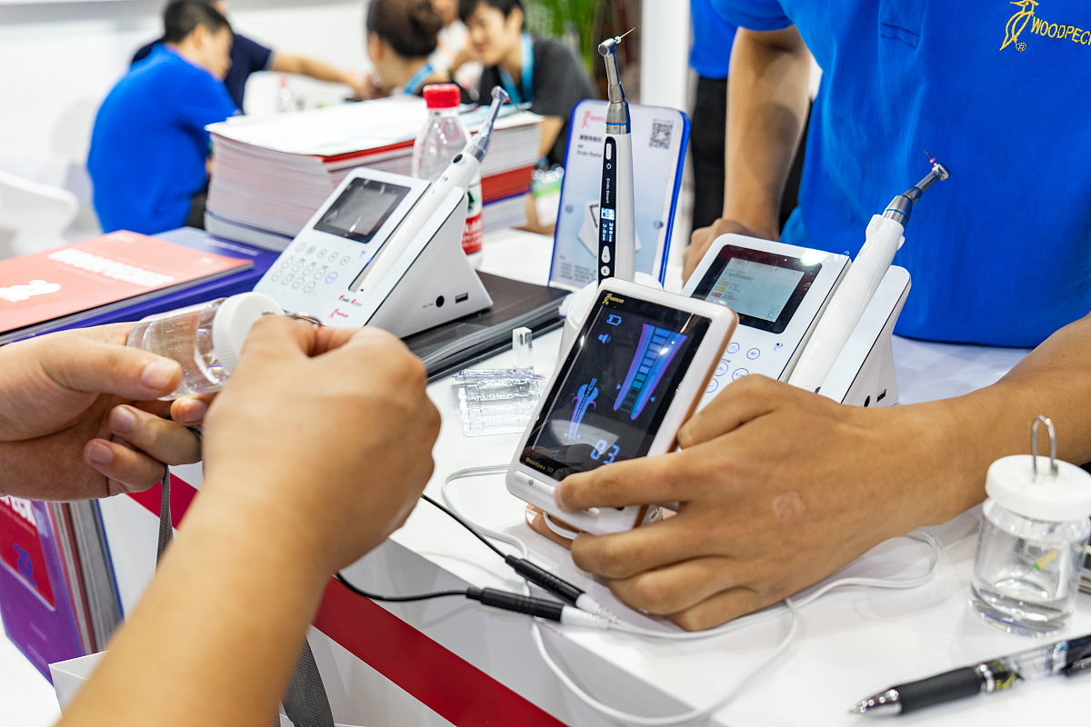 桂林市啄木鸟医疗器械有限公司讲座总结报告 - 齿科领域领先技术与产品