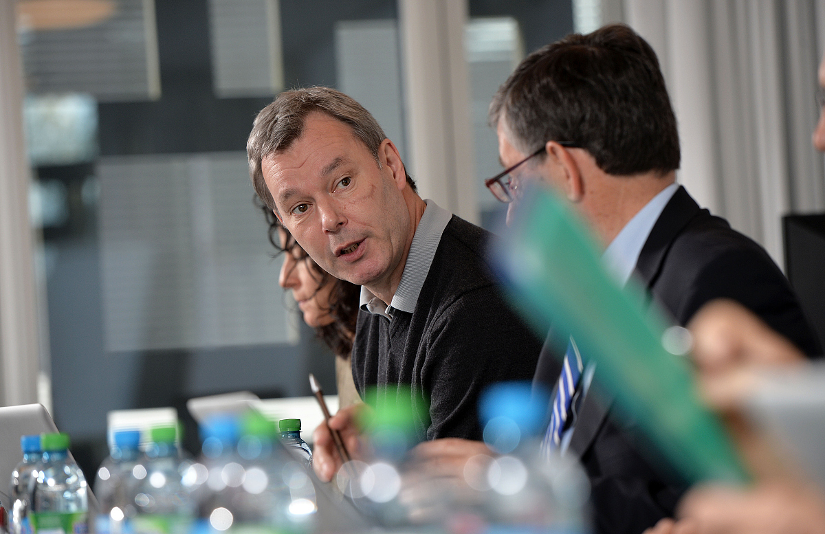 马斯克直播玩游戏的管理学解读：品牌、营销与商机