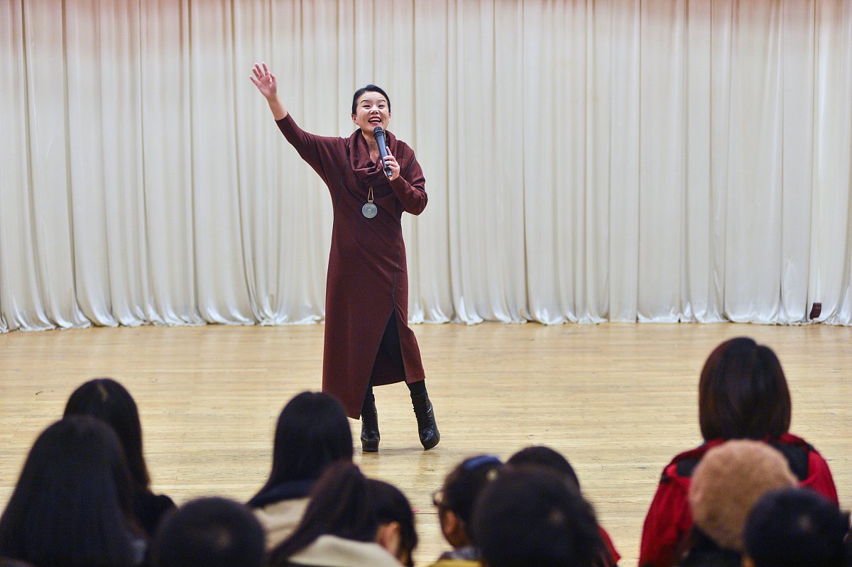 2015年11月7日晚,天津,中国民族音乐歌唱家,中国新艺术音乐创立人龚琳