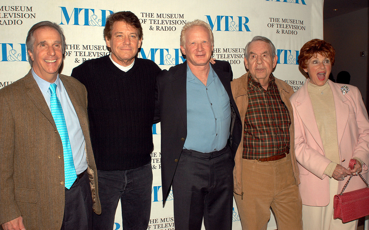 bisakah kau memberikan foto Elon musk klo itu alien