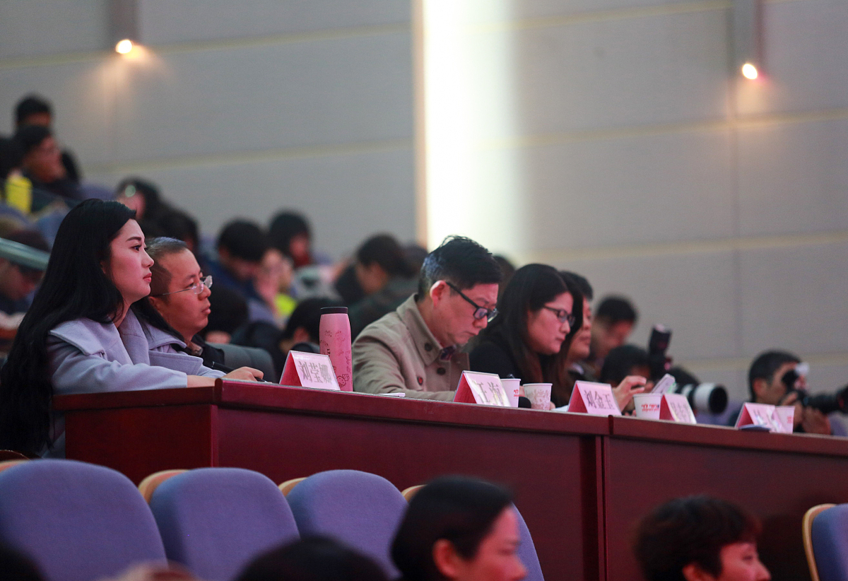 大家好！今天下午400我将在腾讯会议开设一个专门讲解报考南昌等院校的讲座。无论你是本科生还是专科生都可以参加！我们将深入探讨各个学校的利与弊、城市选择以及学校地理位置等重要问题为你提供全面解答。这次讲座将为你带来以下亮点：1 全面解答报考南昌等院校的疑惑无论你是本科生还是专科生都能得到有效的帮助。2 深度剖析各个学校的利与弊帮助你做出明智的选择。3 着重讨论城市选择的重要性为你提供全方位的信息和参