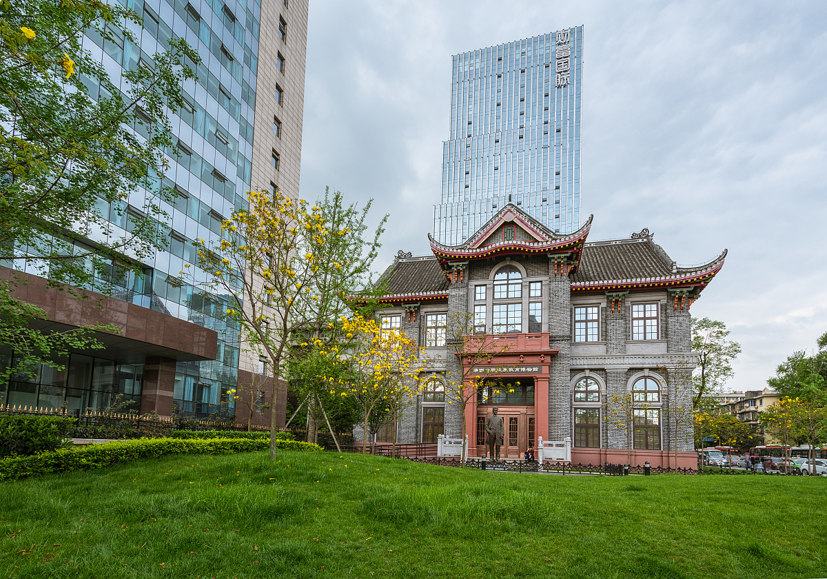 四川口腔修复工艺专业大学排名及就业前景分析