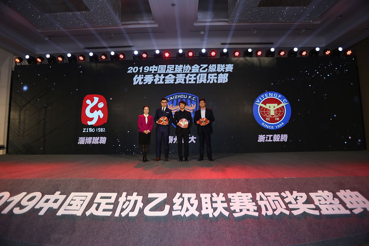 尽管人们已经认识到体育运动对身体健康的促进作用但缺乏科学的锻炼方式不仅会降低健身效果还可能对身体健康产生不利影响。此外城市化的快速发展削弱了现代社区的人际关系使得健身的社会功能难以得到充分挖掘。数字技术的发展和应用可以促进全民健身事业的智能化发展拓宽群众健身的社会领域提高群众健身的安全性和有效性助推政府在全民健身领域的改革。这对于满足人民群众的健身需求构建更高水平的全民健身公共服务体系具有重要的战