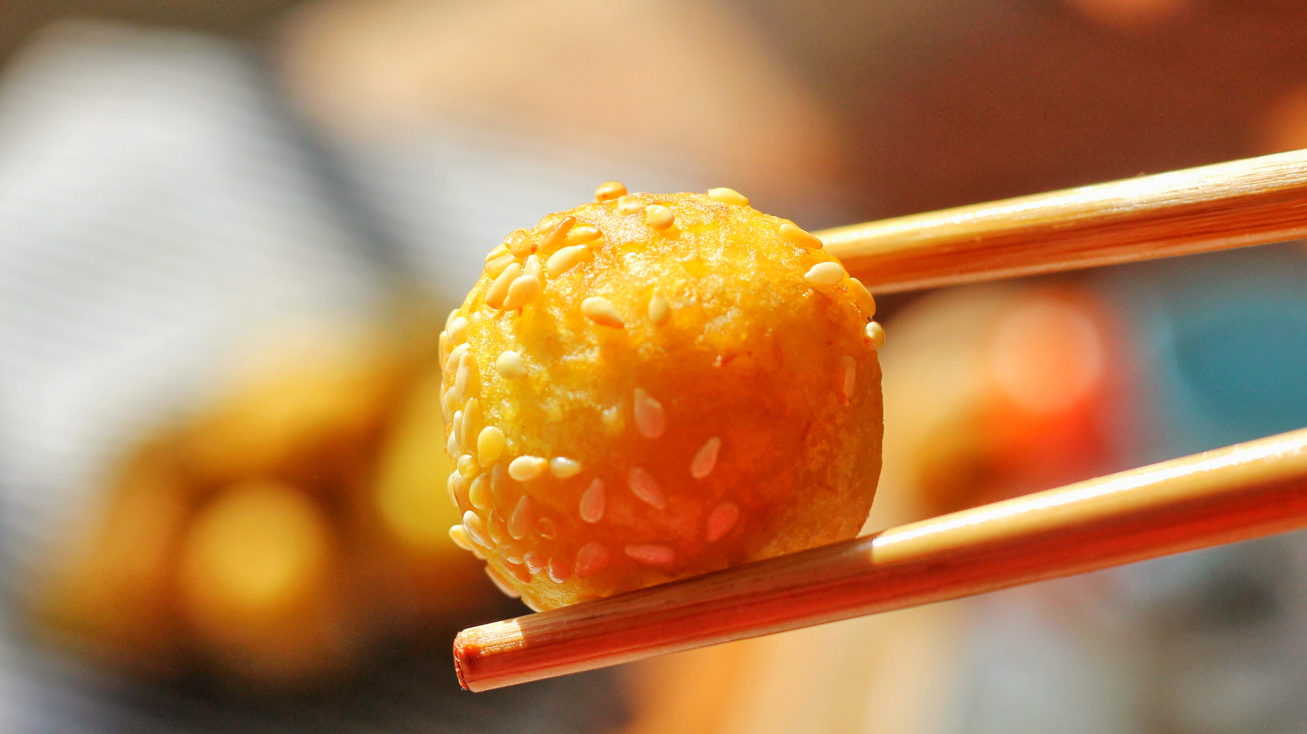 芋头别煮着吃了,换个新吃法,不烤不做饼,金黄酥脆吃不够