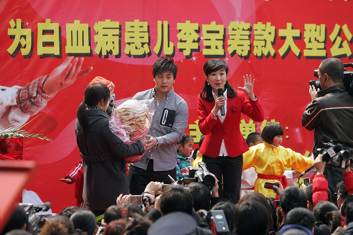 (摄影师要求郑州媒体禁止下载,谢谢合作)2010年3月13日,郑州百盛广场,