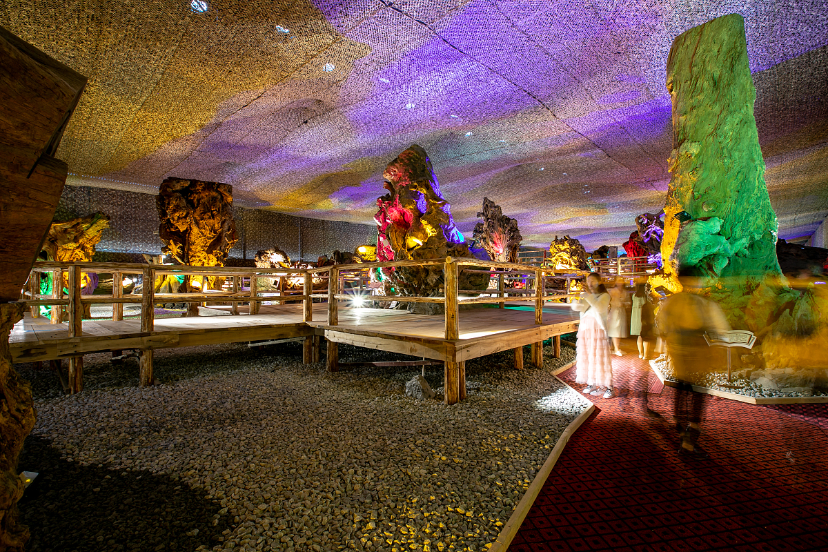 神州中华，山川如画：探索中国之美