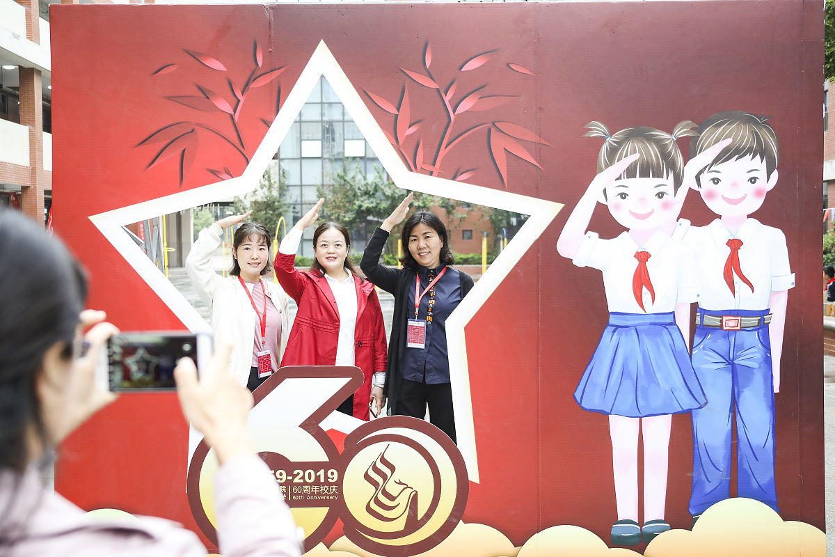 少年启睿志向远，强国有我展雄风